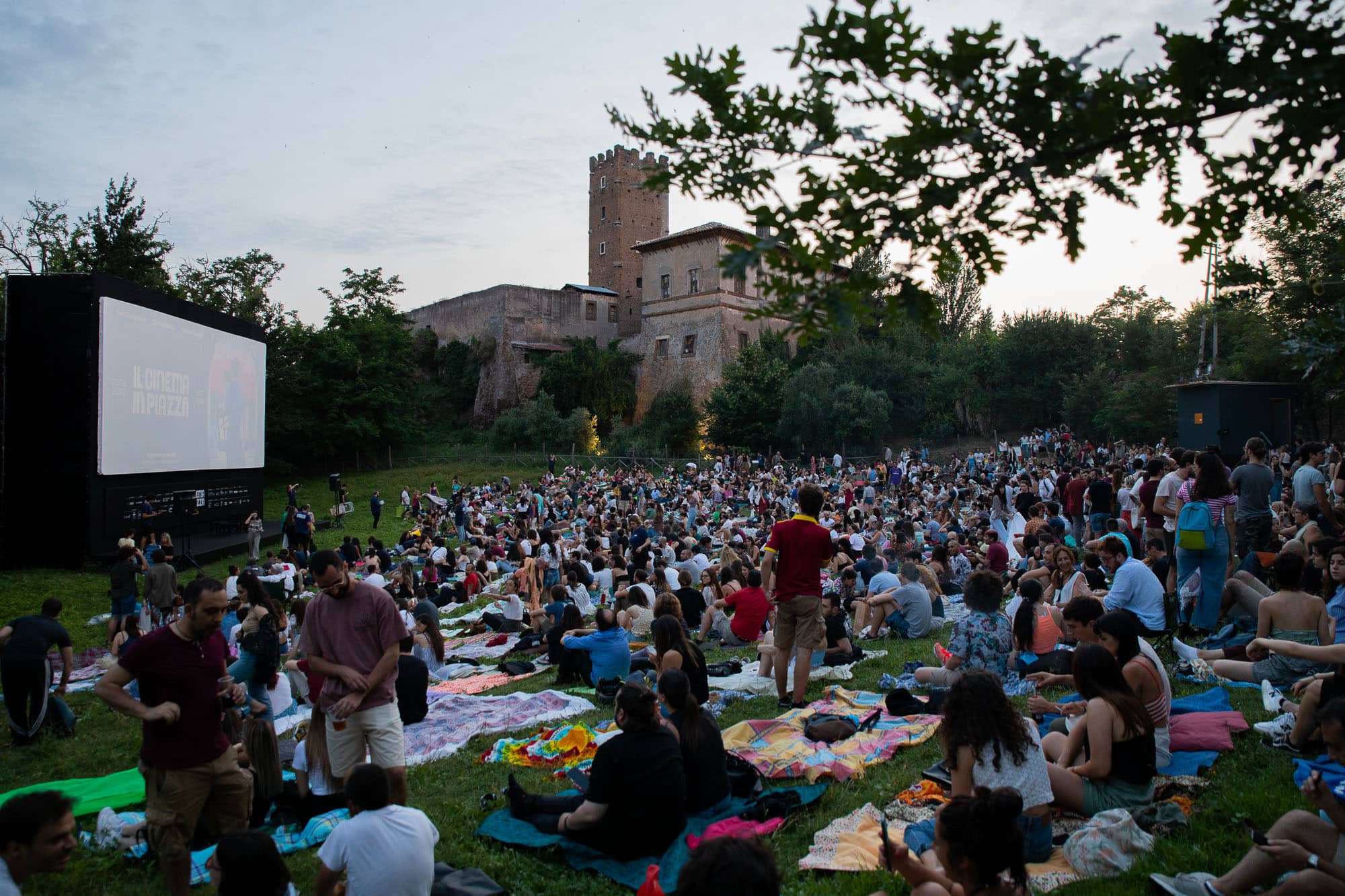 Cinema all'aperto con vista su Roma